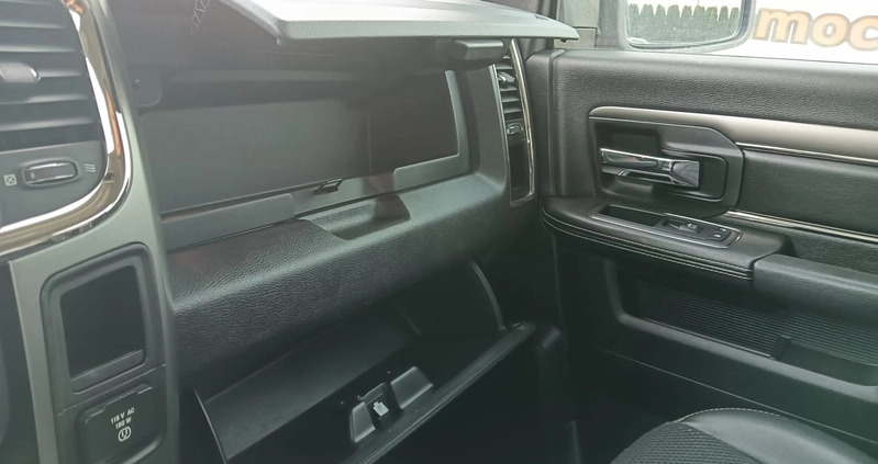 Dodge RAM cena 108900 przebieg: 298000, rok produkcji 2013 z Grójec małe 352